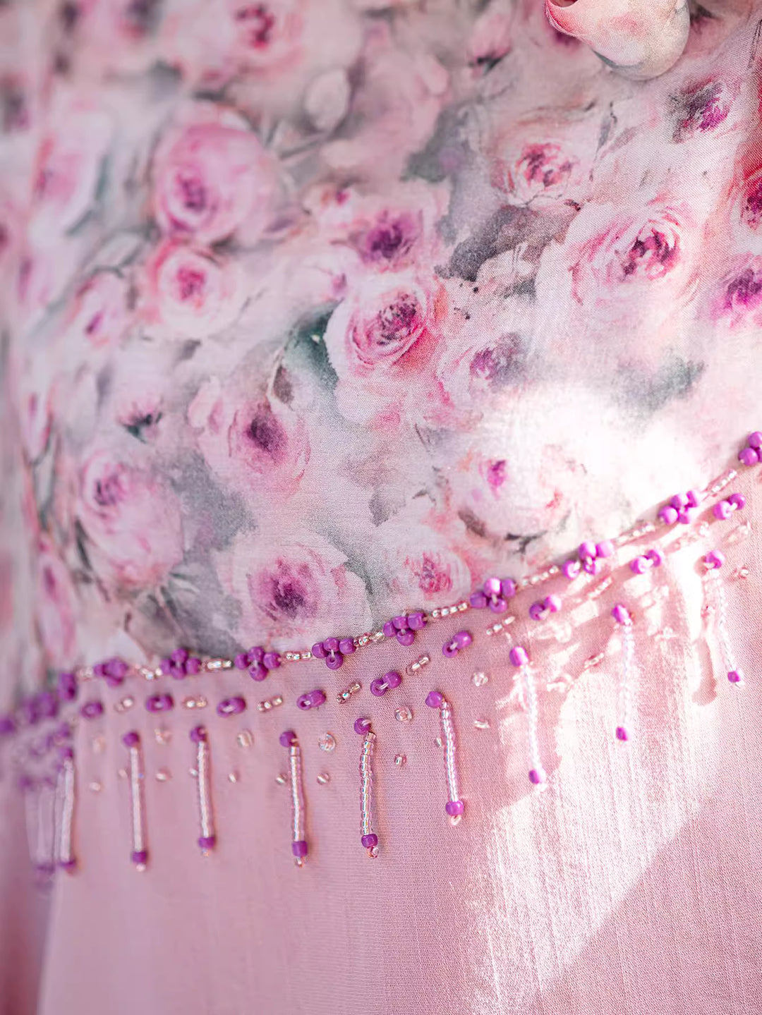 costume évasé sur mesure avec manches bouffantes en satin – VALENCIA 