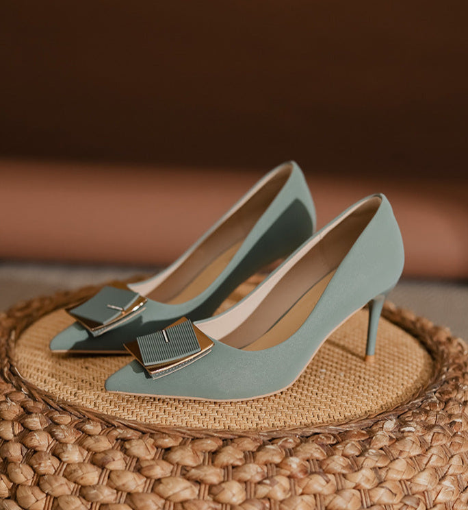 pointed-toe pumps with oversized square buckle – LUCIARO