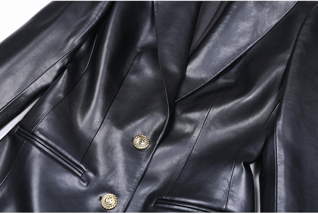 سترة جلدية ملائمة بأزرار ذهبية – نوريك