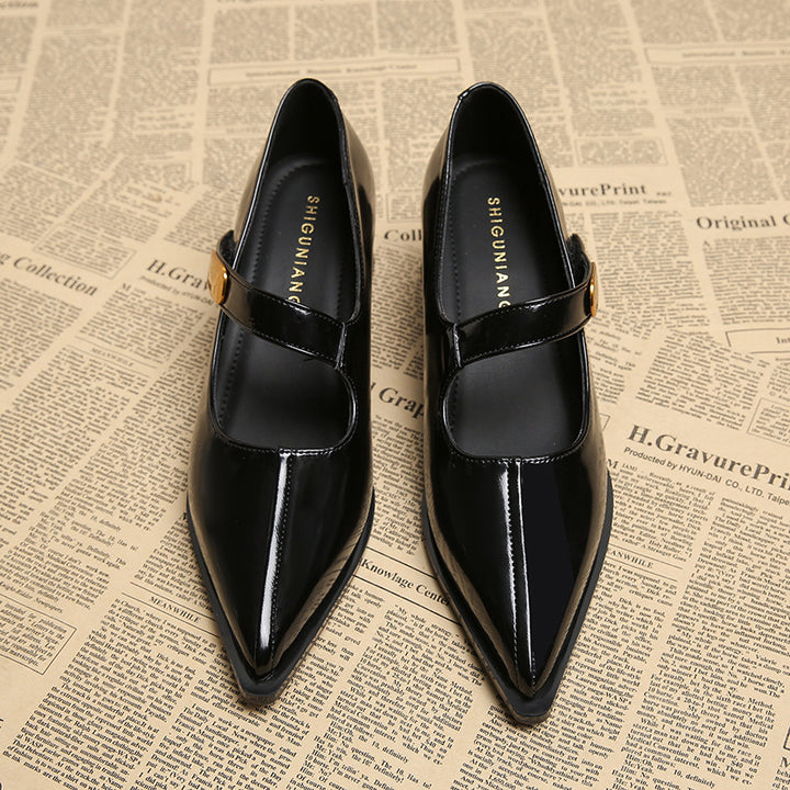 حذاء بكعب سميك بمقدمة مدببة وحزام ذهبي مميز - أوريلياوو