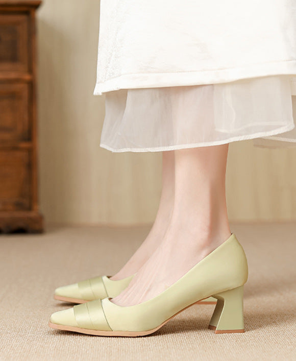 حذاء بكعب عريض مع شريط من الساتان – أريازلي