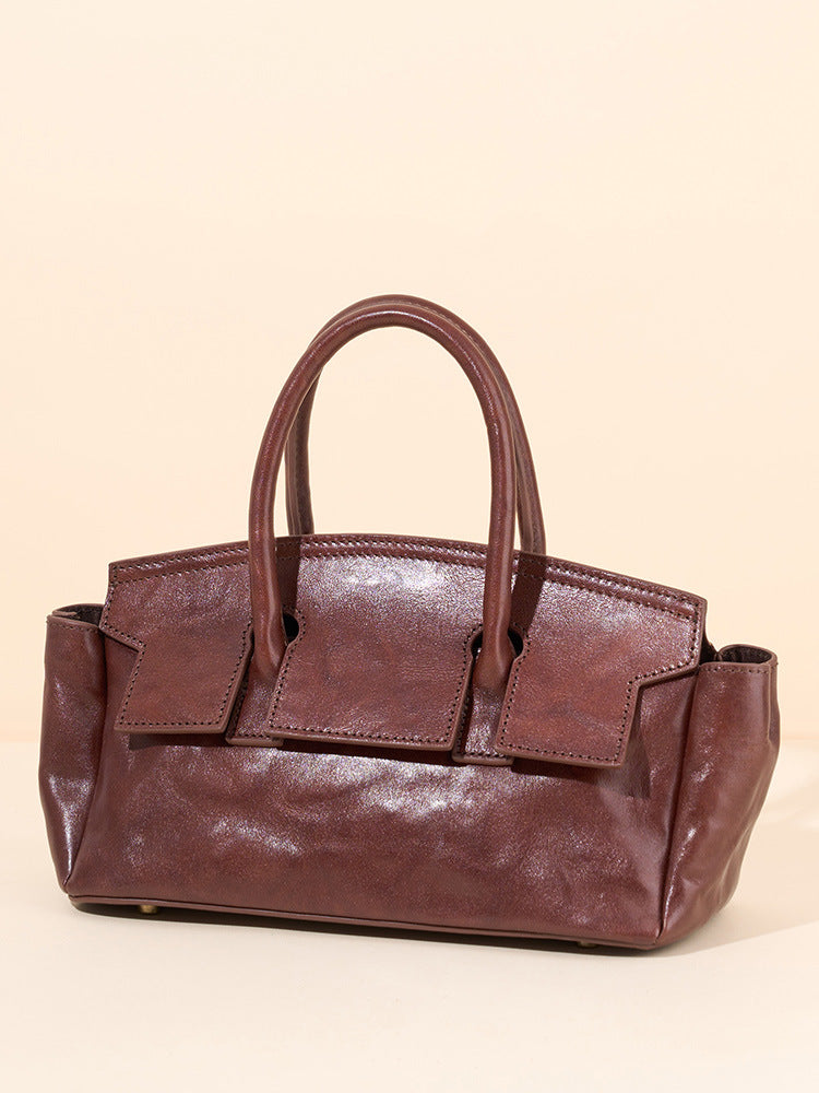 بلوزة مخملية بأكمام طويلة وياقة مزينة – تامر