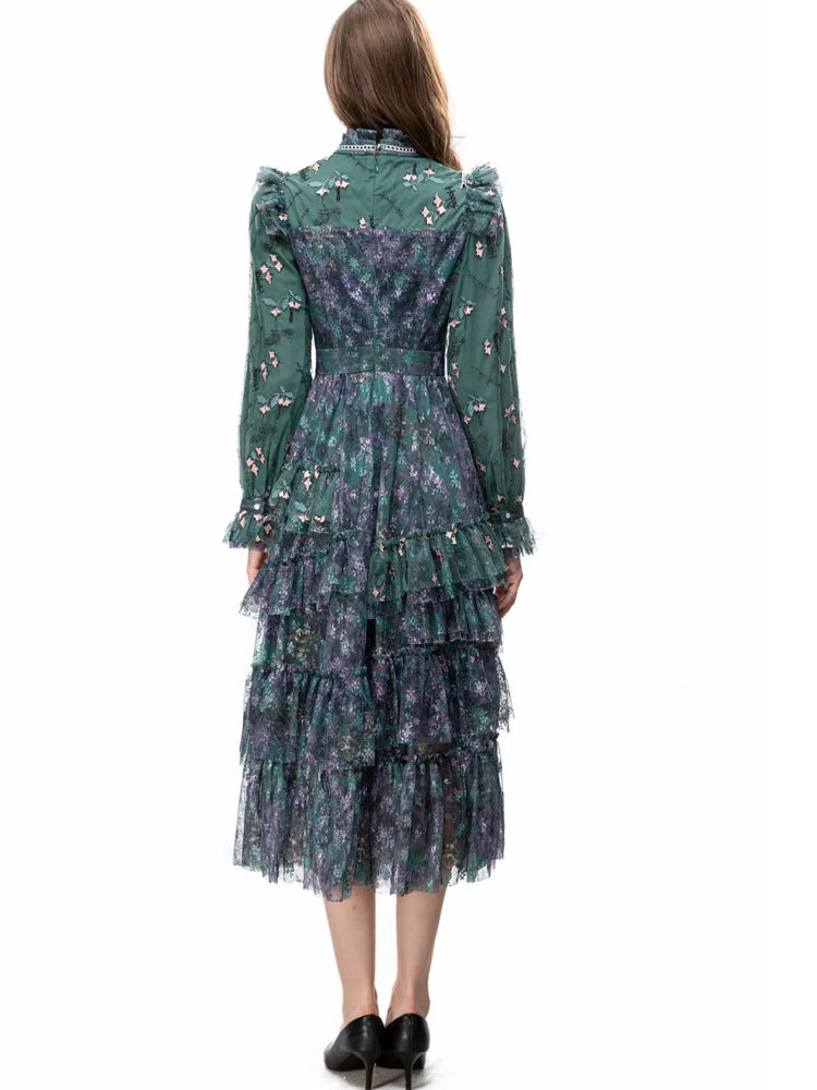 فستان من الدانتيل متعدد الطبقات مزين بالزهور مع حواف مكشكشة – فيوريلا