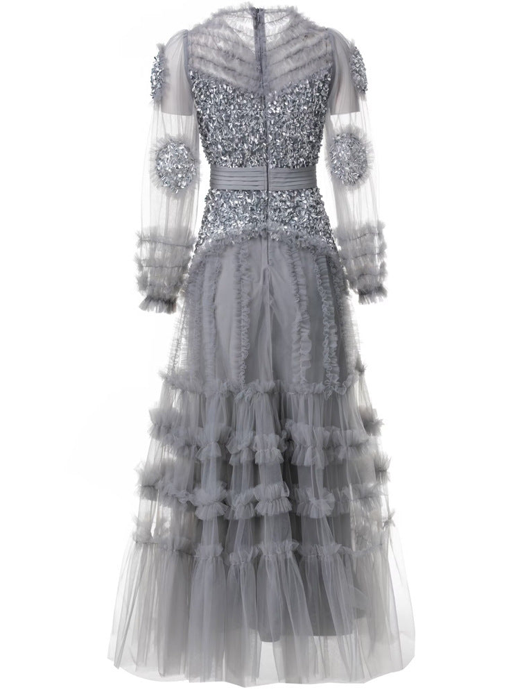 短袖中长连衣裙，配有3D花卉贴花 - BLOOMIQ 