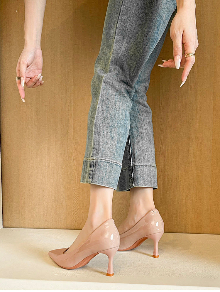 حذاء بكعب متوسط ​​ومقدمة مدببة من الجلد اللامع - لينابو