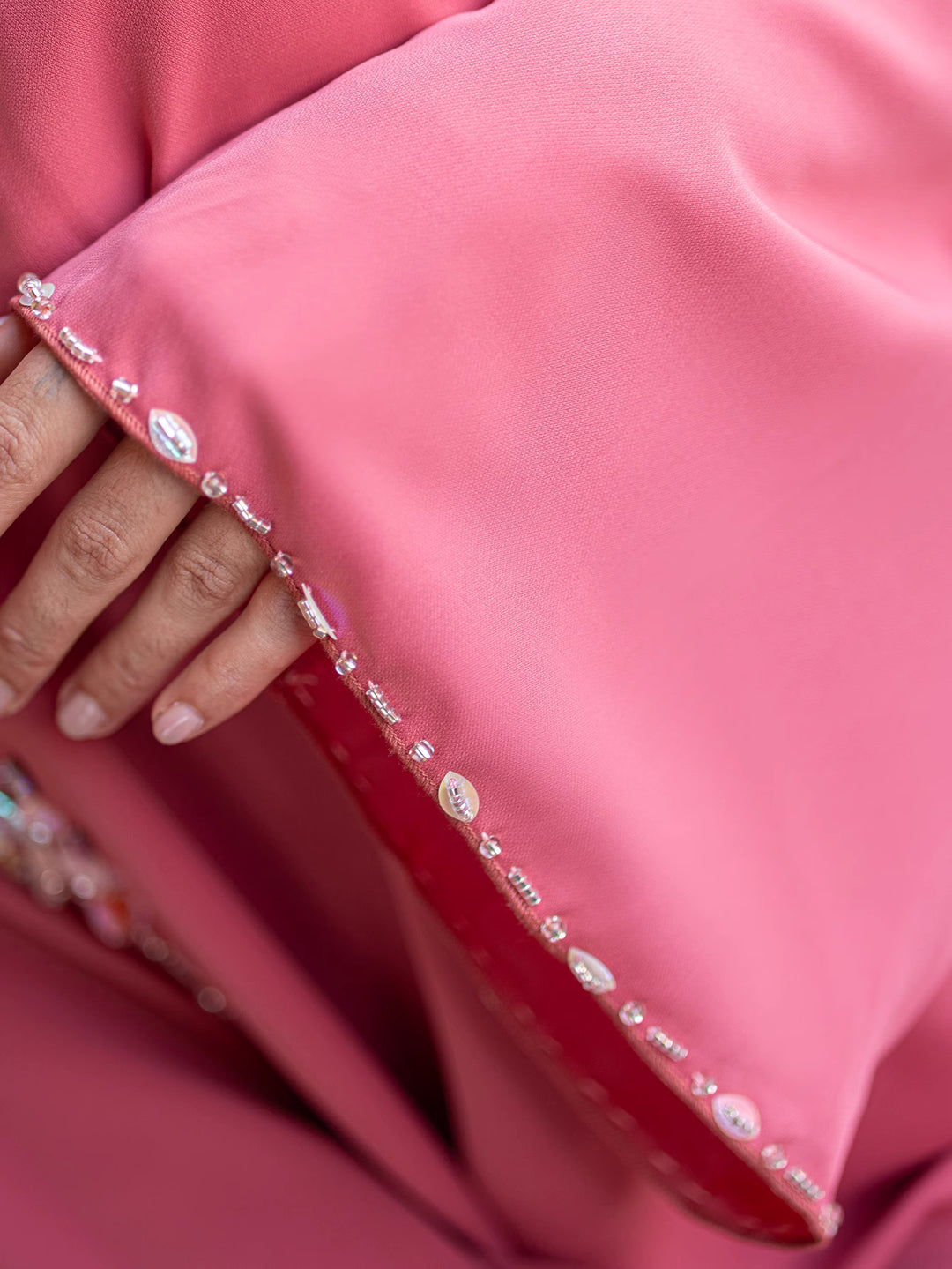 costume évasé sur mesure avec manches bouffantes en satin – VALENCIA 