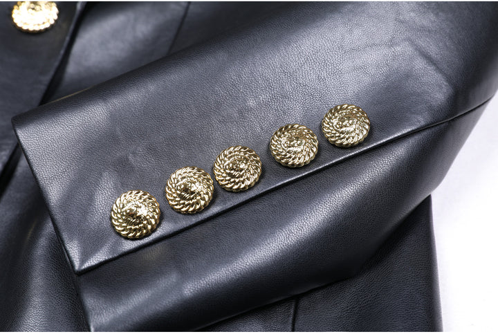 سترة جلدية ملائمة بأزرار ذهبية – نوريك