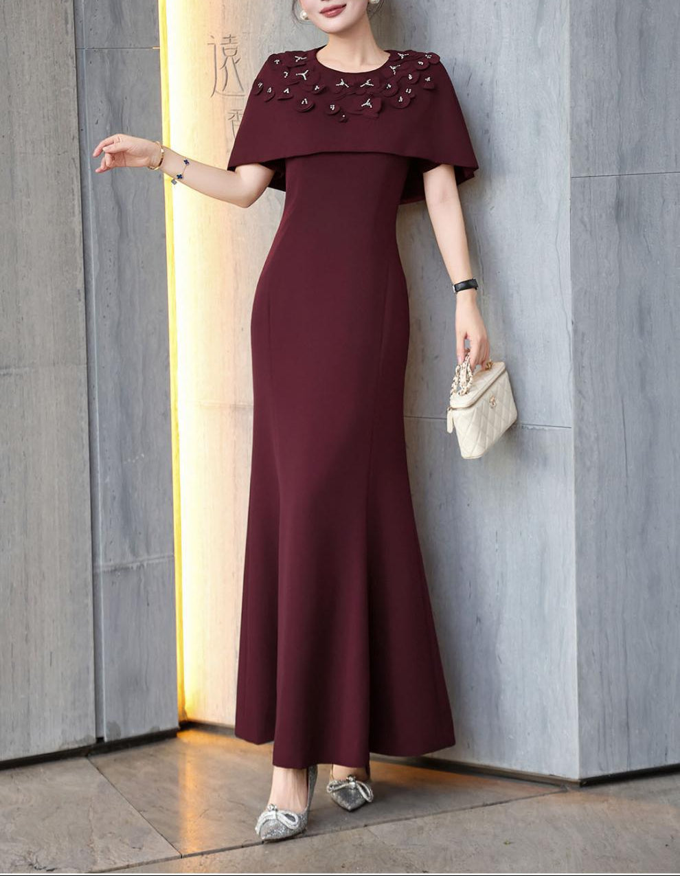 فستان حورية البحر بكتف مكشوف مع رقبة مزينة – فوشيا