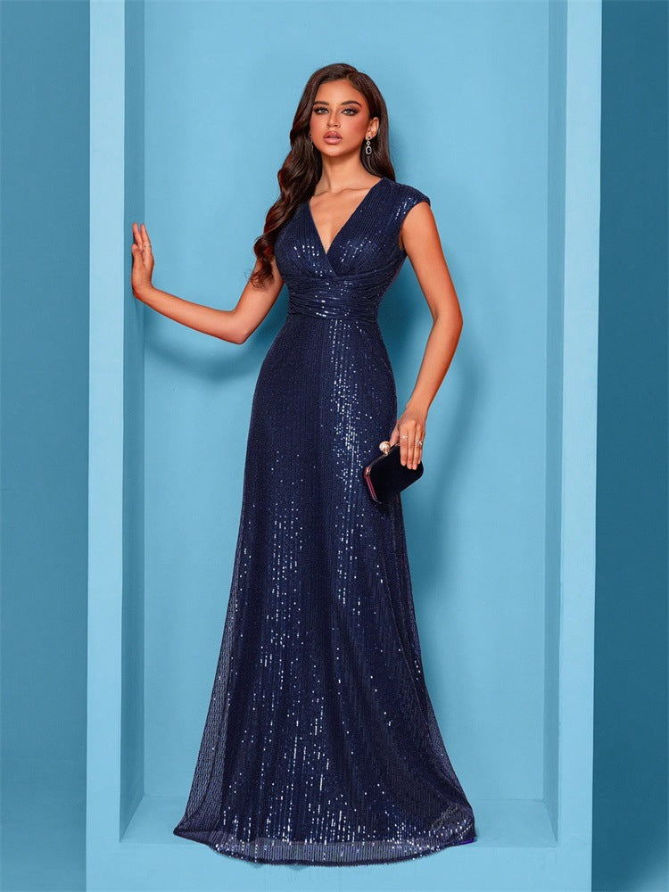 فستان من الترتر بفتحة رقبة على شكل حرف V وخصر منسدل – ستيلينكا