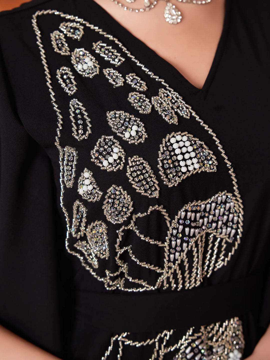 op maat gemaakte flare-pak met satijnen pofmouwen – VALENCIA 