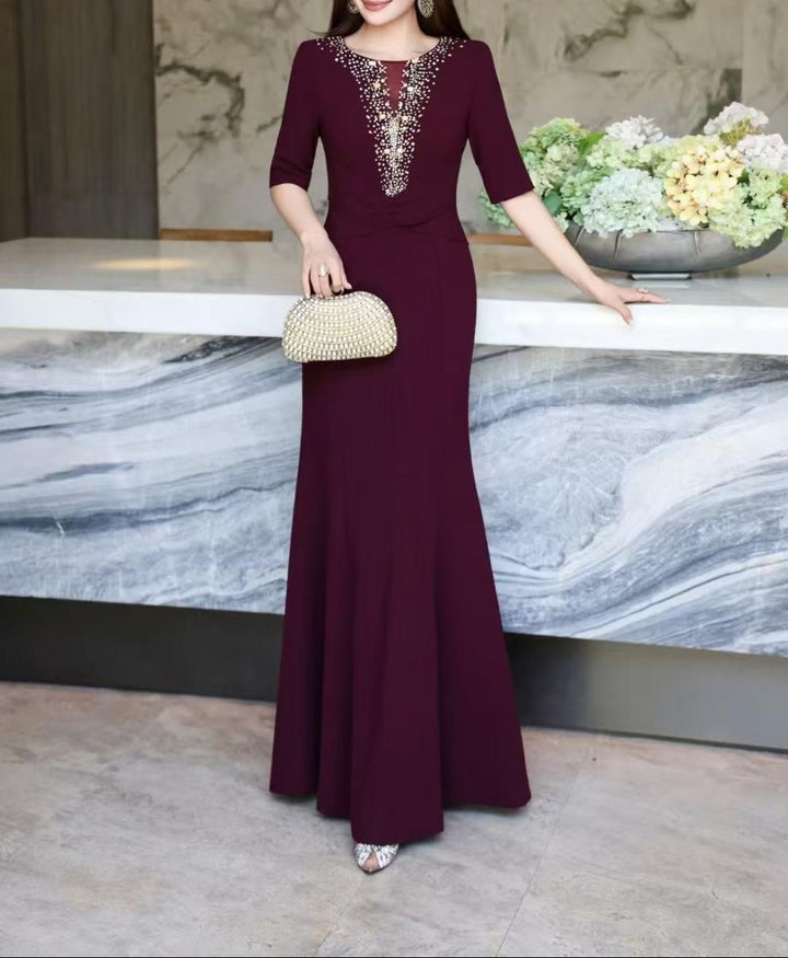 فستان حورية البحر مزين بفتحة رقبة على شكل حرف V عميقة - ماجينتا لوكس