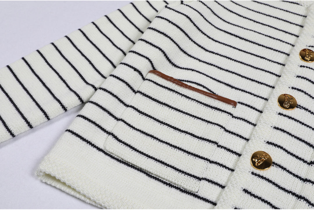 سترة محبوكة مخططة بأزرار ذهبية – ماريناكي