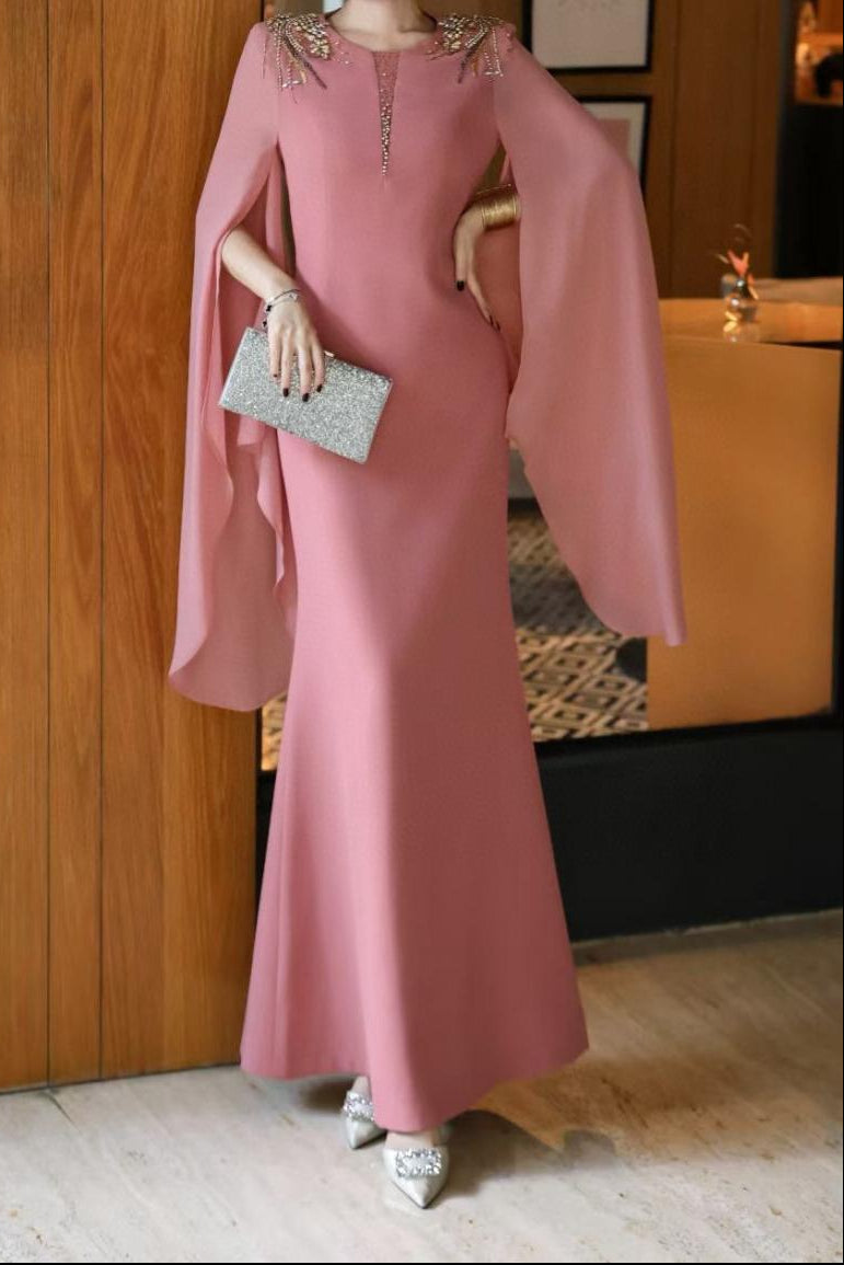 فستان حورية البحر بأكمام كاب وأكتاف مزينة – روزابيل