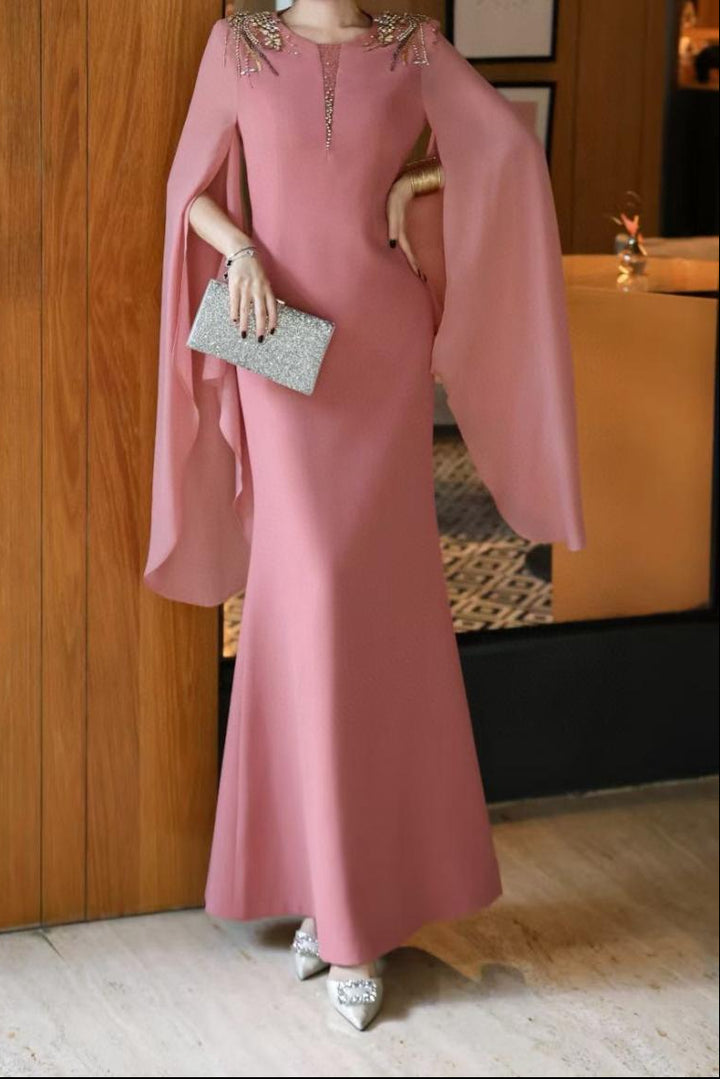 فستان حورية البحر بأكمام كاب وأكتاف مزينة – روزابيل