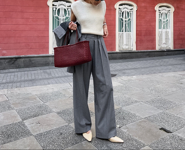 بدلة مصممة خصيصًا بأزرار ذهبية – مارون