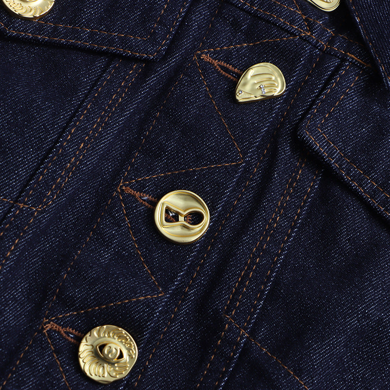 بدلة مصممة خصيصًا بأزرار ذهبية – مارون