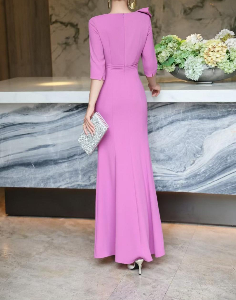 فستان حورية البحر مزين بياقة منسدلة - رويال فوشيا