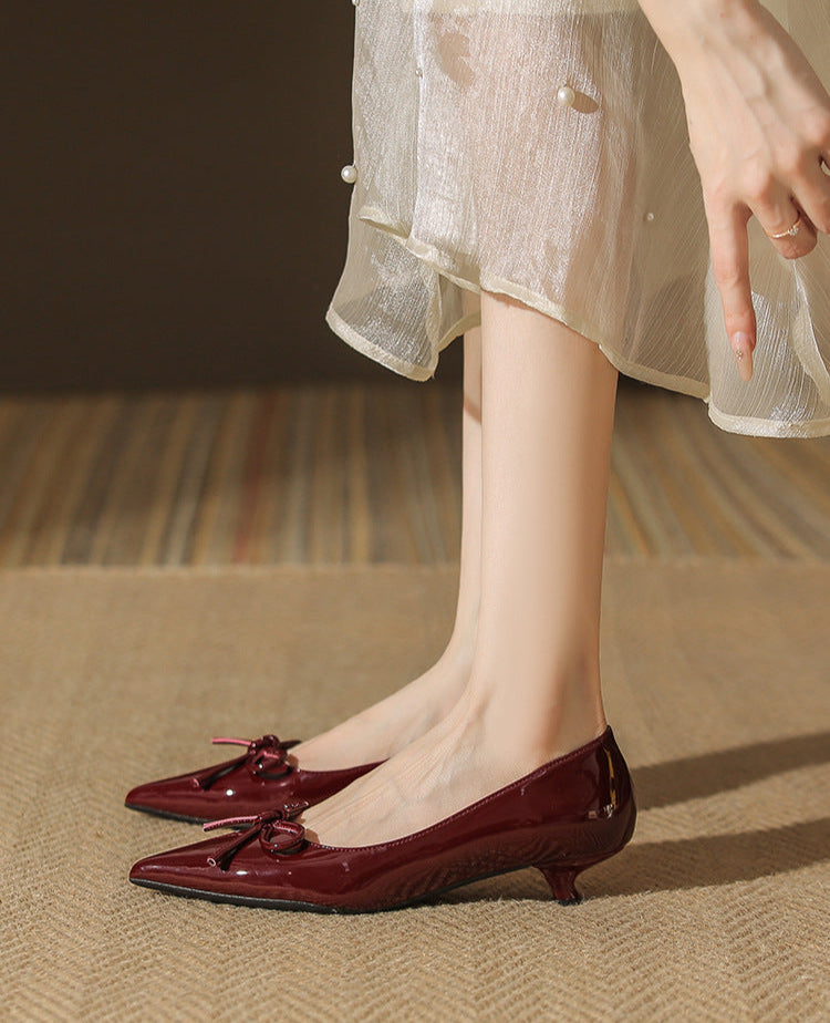 patent pointed-toe pumps with bow detail - AURADLY