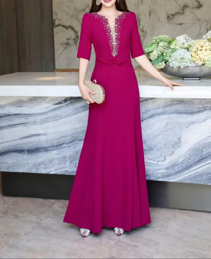 فستان حورية البحر مزين بفتحة رقبة على شكل حرف V عميقة - ماجينتا لوكس