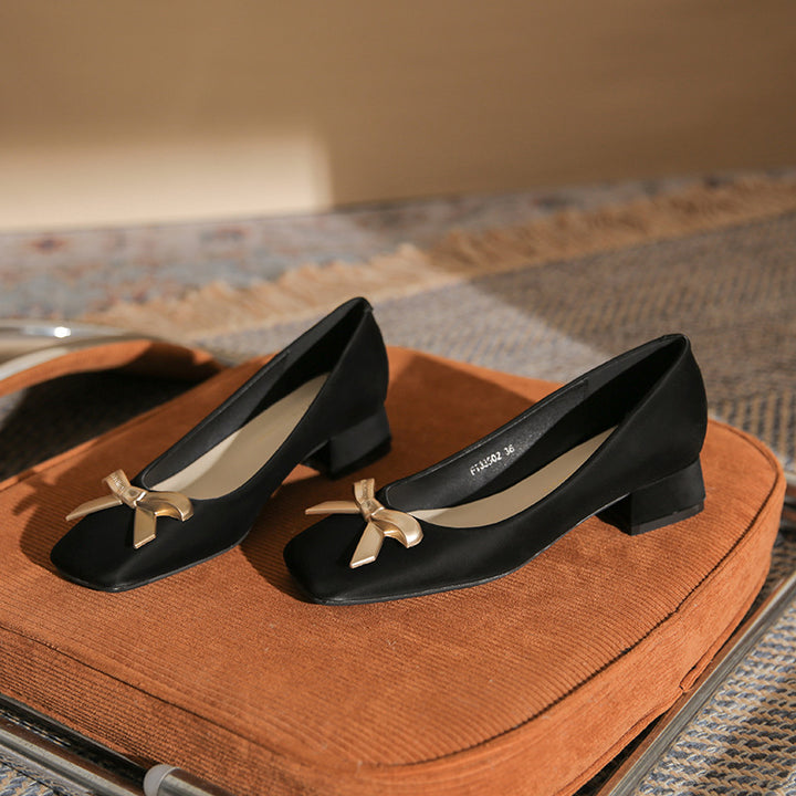 square-toe low block heels with bow detail – ALLEGRATU