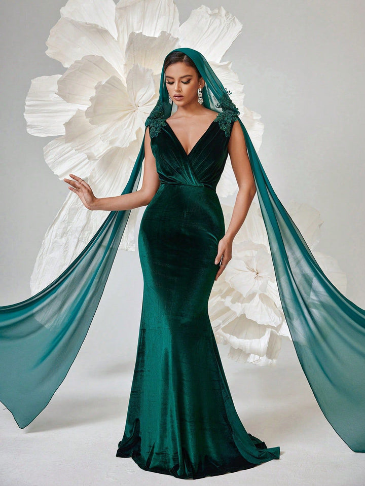 فستان حورية البحر مع تفاصيل عباءة على الكتف – إليسيا