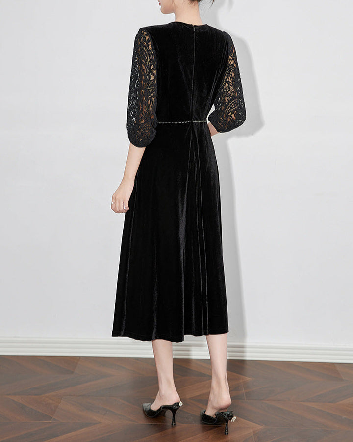 短袖中长连衣裙，配有3D花卉贴花 - BLOOMIQ 