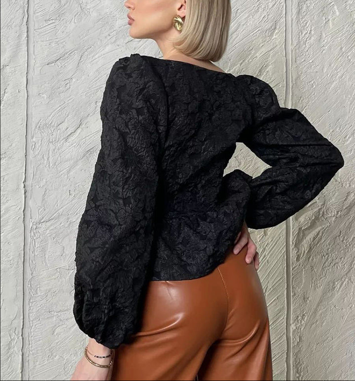 بدلة مصممة خصيصًا بأزرار ذهبية – مارون