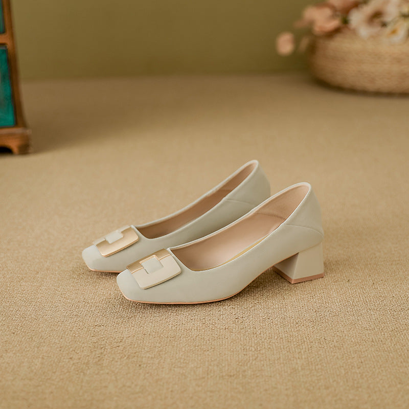 block heel pumps with square buckle detail – CLARATO