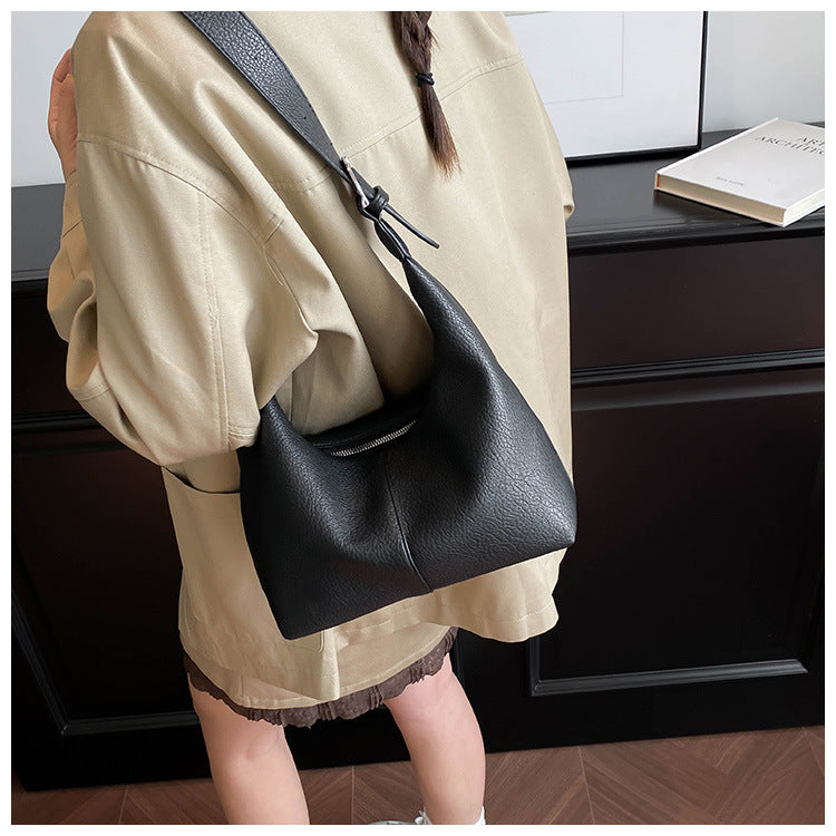 gewebte Rattan-Tragetasche mit doppelten Ledergriffen – LÉONIE 