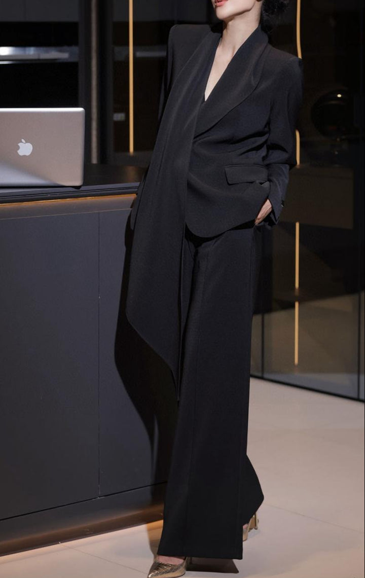 بدلة بنطلون واسعة الساق مصممة خصيصًا مع سترة ذات ياقة منسدلة - أستر