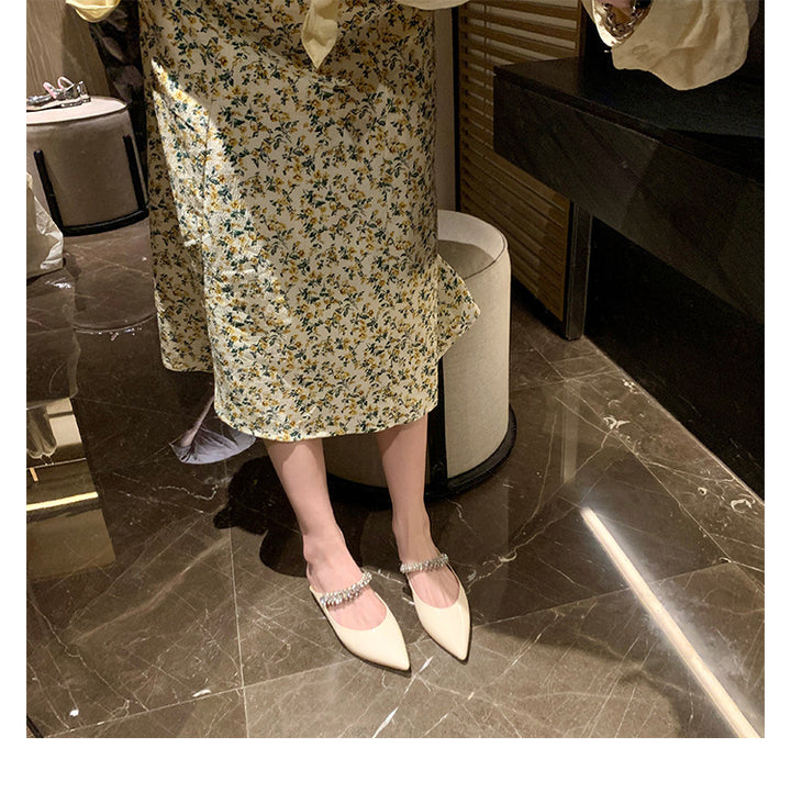 حذاء مسطح بمقدمة مدببة وحزام كريستالي - فيراسي