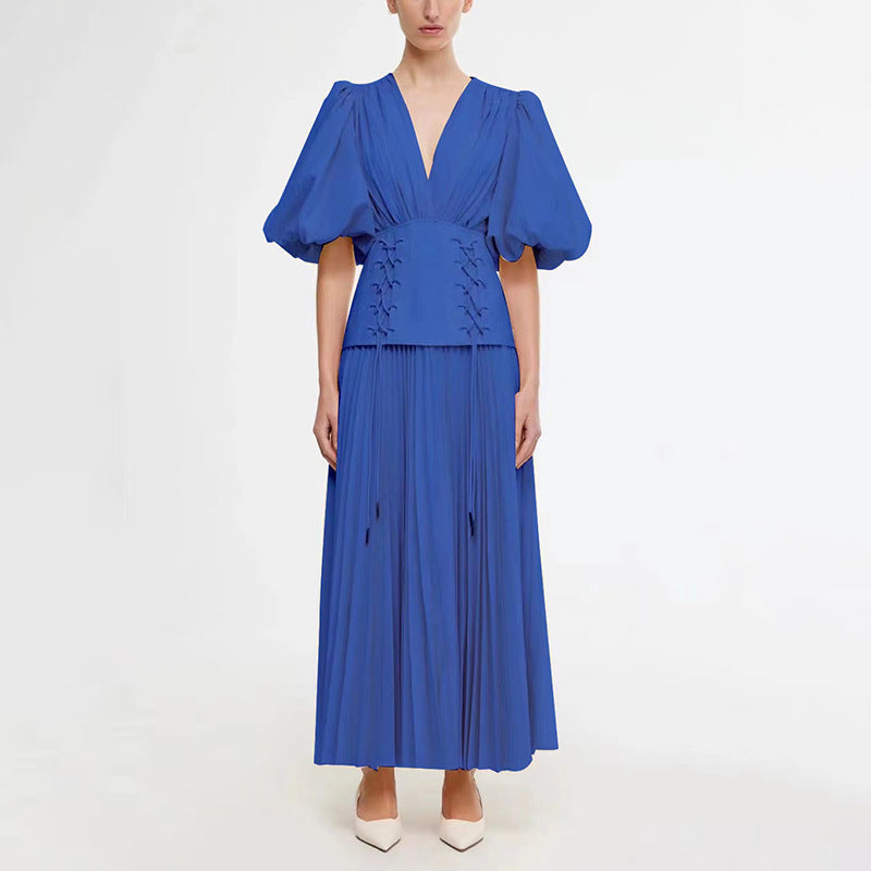 فستان ماكسي مطوي بفتحة رقبة على شكل حرف V وأكمام منفوخة – إليكلي