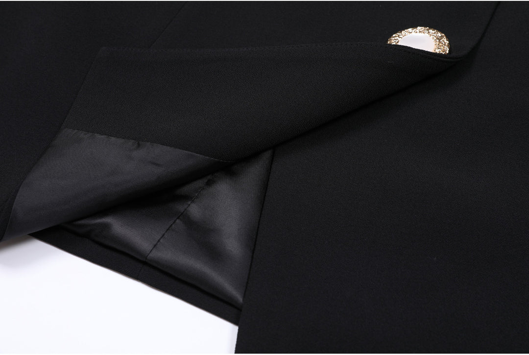 فستان قصير بأكمام طويلة وفتحة رقبة متباينة وأزرار لؤلؤية – سيرينانفو