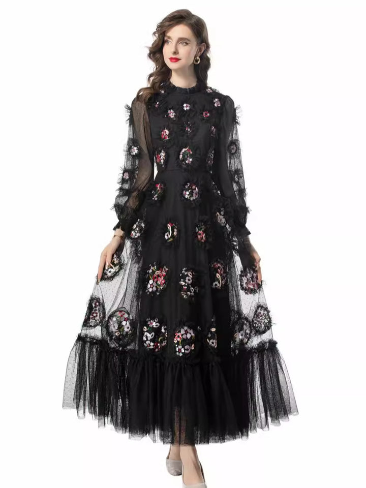 فستان من التول المطرز مع زخارف نباتية ثلاثية الأبعاد – إيلودي