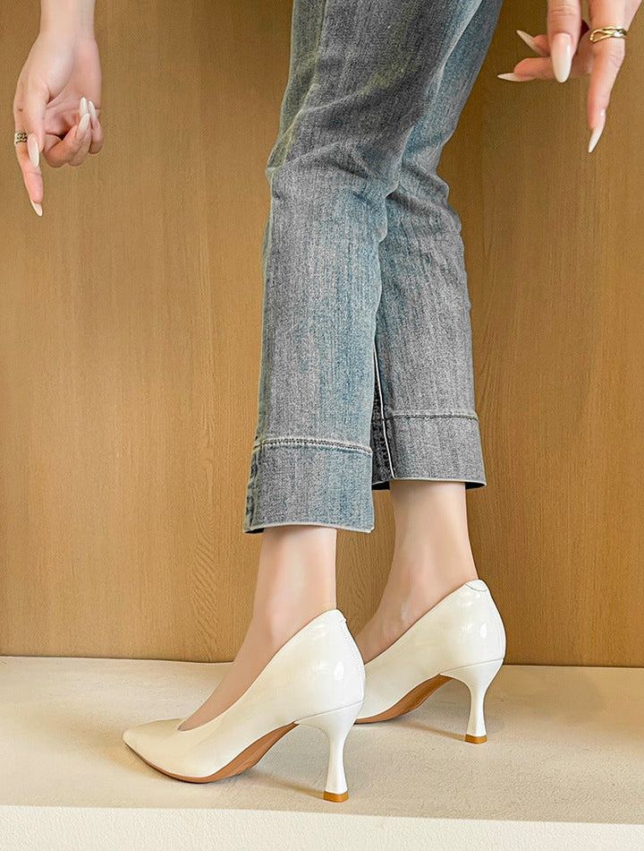 حذاء بكعب متوسط ​​ومقدمة مدببة من الجلد اللامع - لينابو