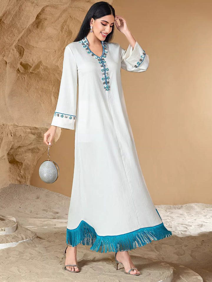 فستان ماكسي أبيض مطرز بحافة مزينة بشراشيب - أزورا