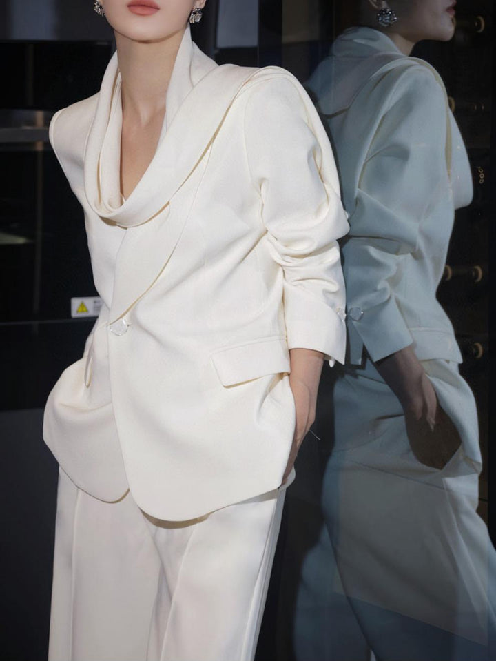 بدلة بنطلون واسعة الساق مصممة خصيصًا مع سترة ذات ياقة منسدلة - أستر