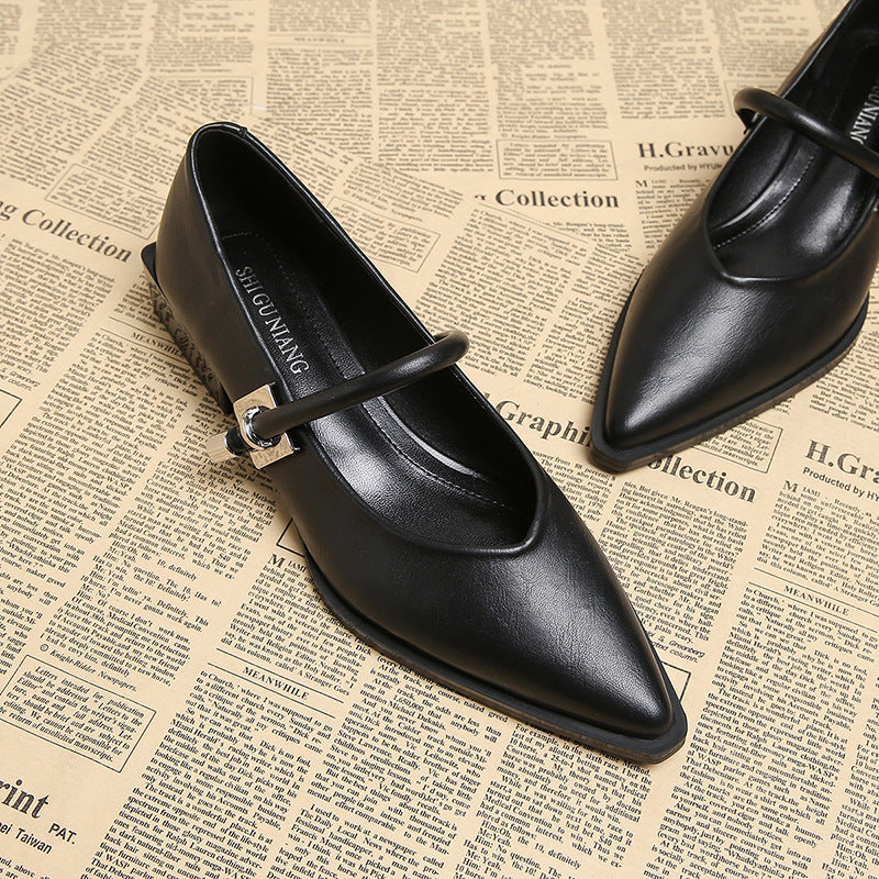 حذاء مسطح بمقدمة مدببة وحزام بإبزيم – ليكسيوني