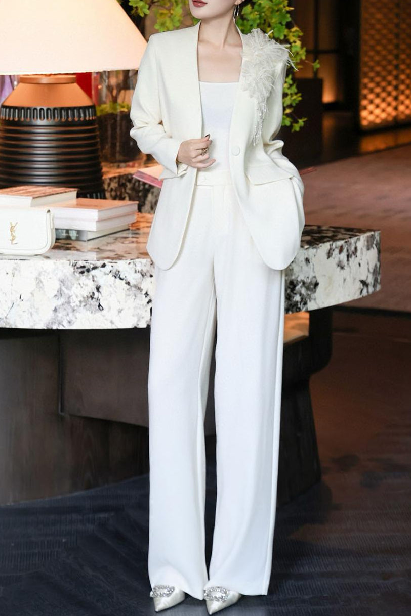 بدلة مصممة بساق واسعة مع لمسة أكتاف زهرية – لينيا