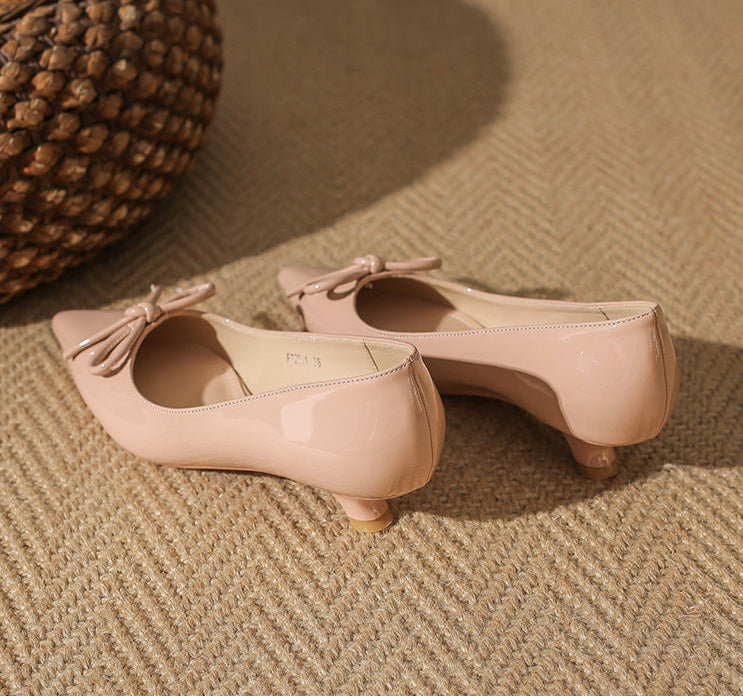 patent pointed-toe pumps with bow detail - AURADLY