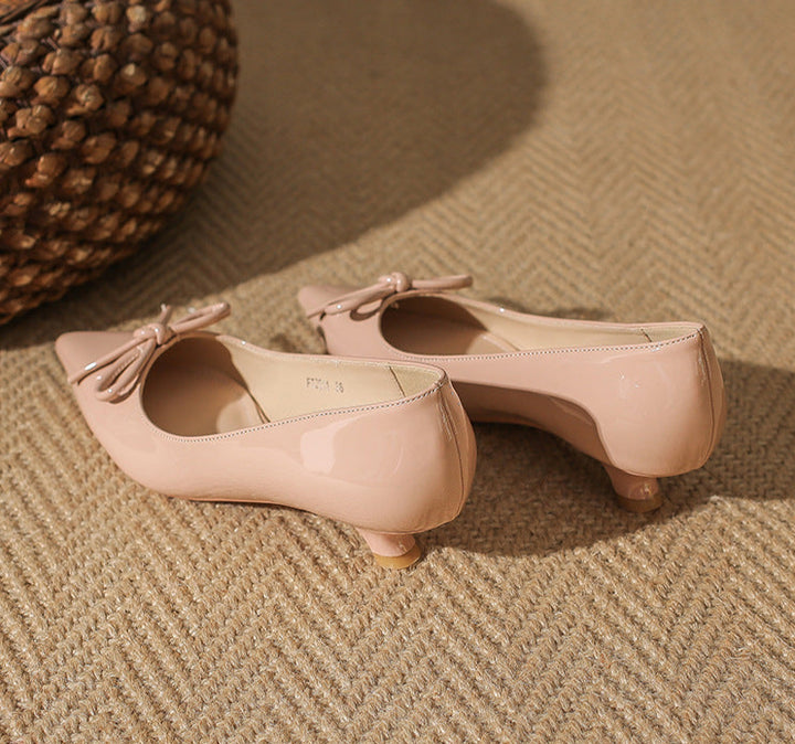 patent pointed-toe pumps with bow detail - AURADLY
