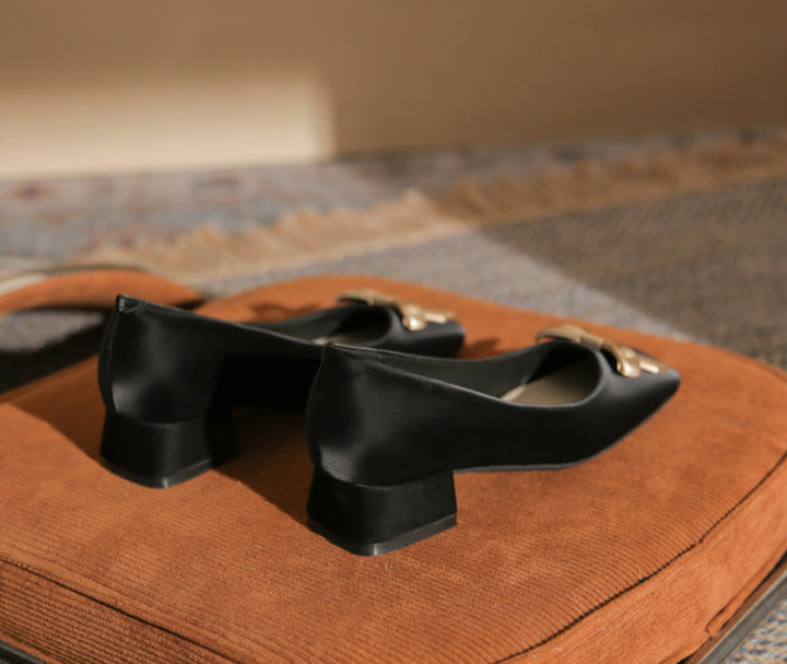 square-toe low block heels with bow detail – ALLEGRATU