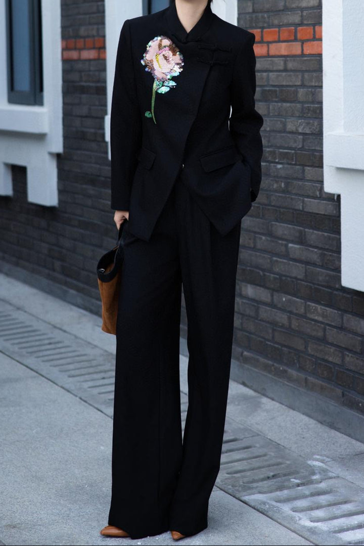 سترة سوداء مصممة بتطريز زهور بالترتر – أرليت