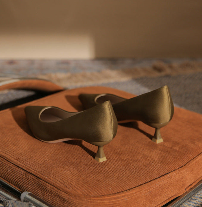 pointed-toe pumps with flared kitten heel – SERENALI