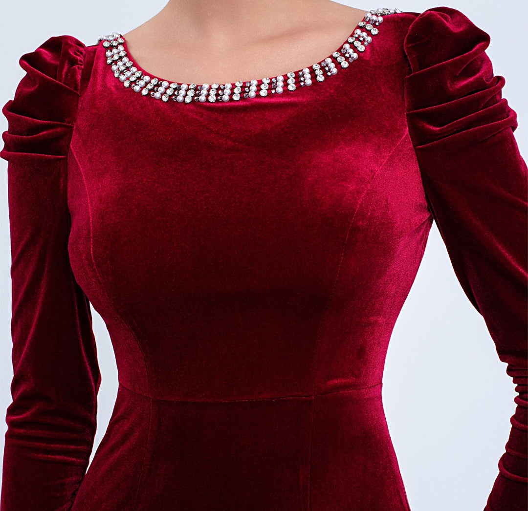 فستان مخملي بأكمام طويلة ورقبة مزينة – مارسيلان