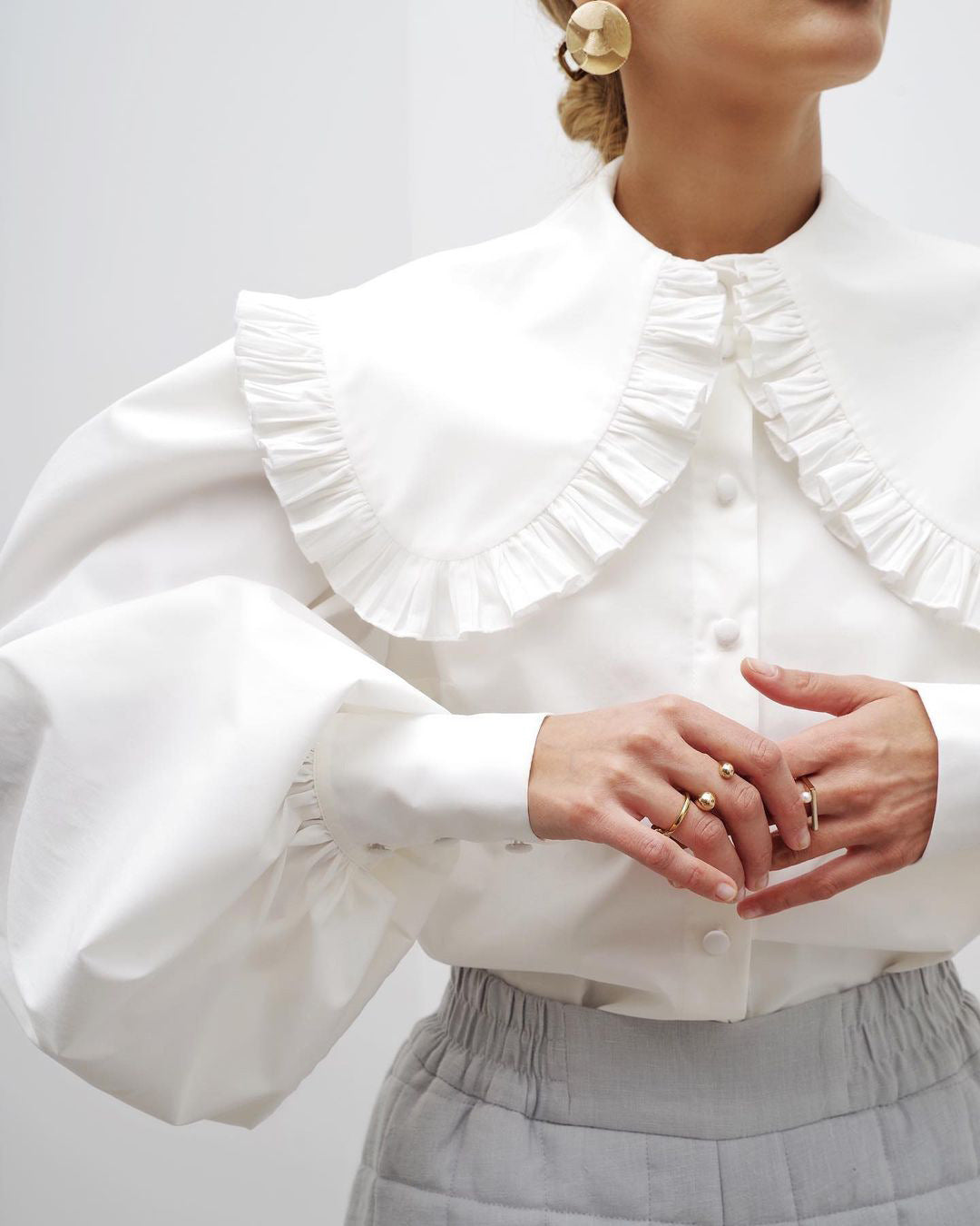 puff-sleeve blouse with oversized ruffled collar – ELARA