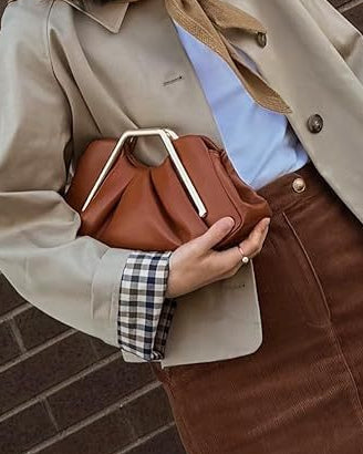 geometric handle pleated leather clutch – VERGAT