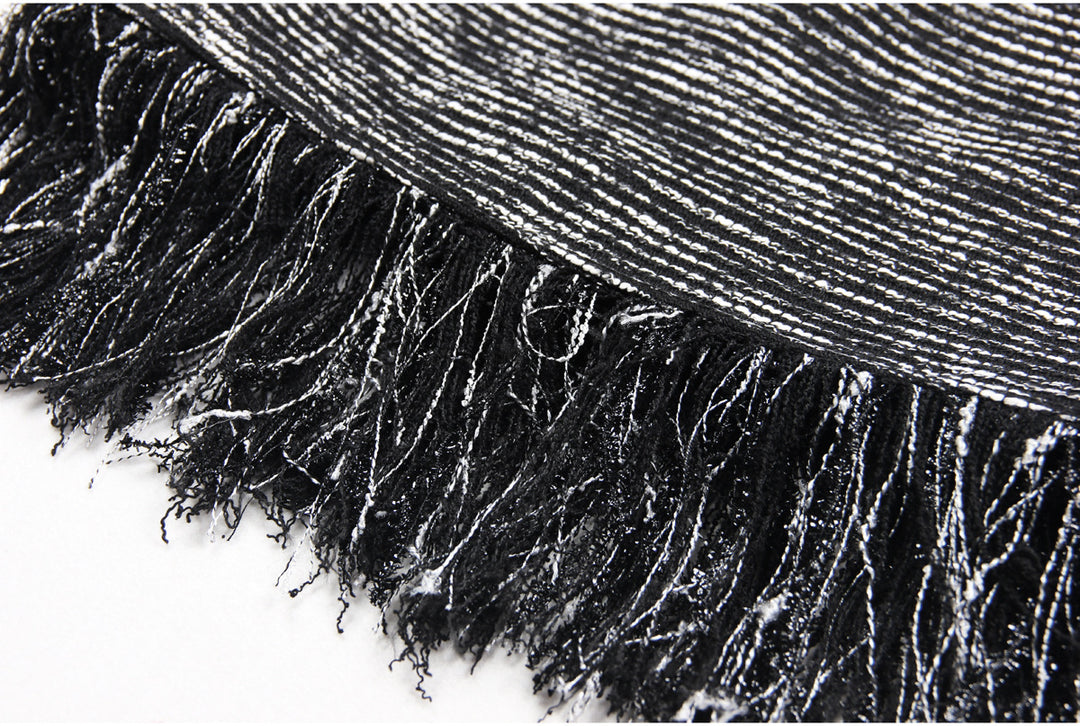 فستان قصير من التويد بأكمام طويلة وحافة مزينة بشراشيب – أديليزو