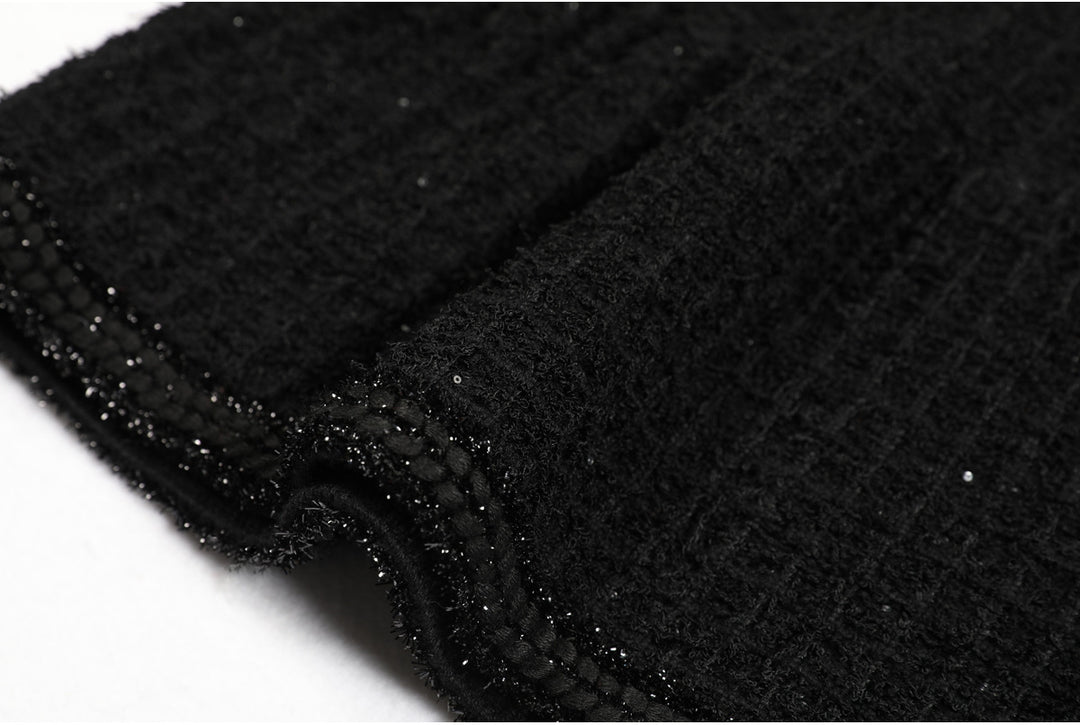 فستان قصير من التويد بأكمام طويلة وأزرار مرصعة بالجواهر – فيفيتي