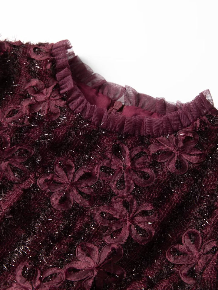 فستان من التول متعدد الطبقات مع تفاصيل من الدانتيل الزهري والكشكشة - قطيفة